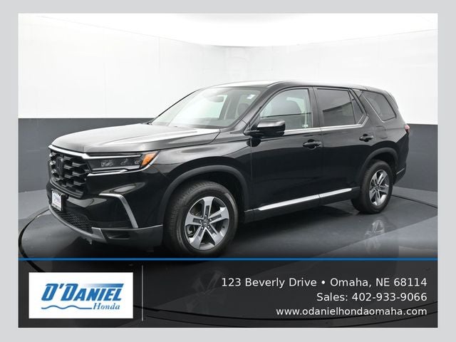 2024 Honda Pilot EX-L 8 Passenger in Black — front three-quarter view