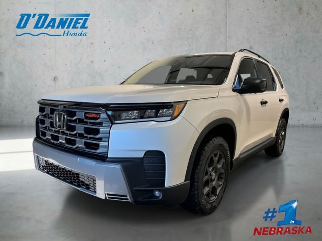 2026 Honda Pilot TrailSport in Platinum White Pearl — front three-quarter view
