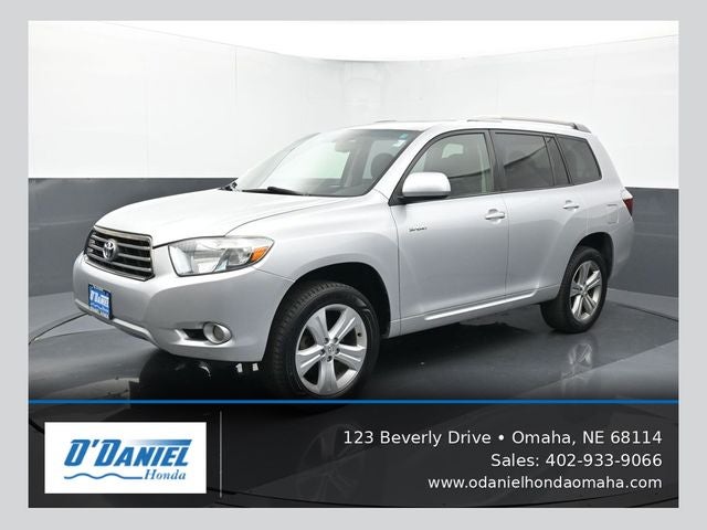 2009 Toyota Highlander Sport in Silver — front three-quarter view
