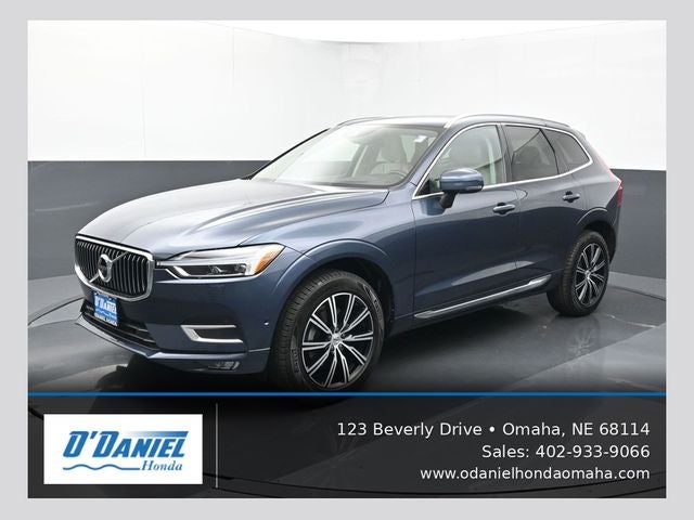 2018 Volvo XC60 T5 Inscription in Dark Blue — front three-quarter view